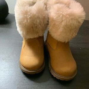 Toddler girls Tan & Cream furry Oshkosh boots